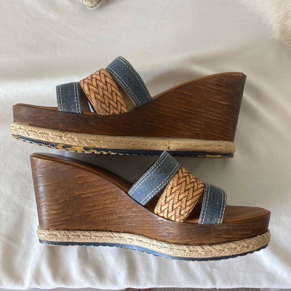 Italian Shoemakers Wedges - Picture 4 of 5